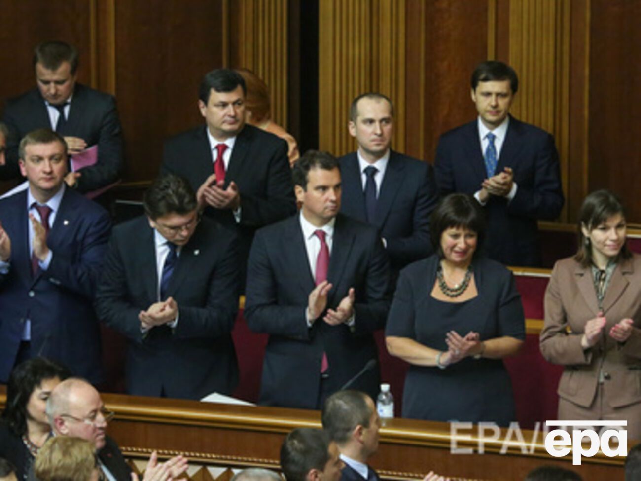 2 декабря, Верховная Рада Украины, ложа теперь уже нового Кабинета Министров