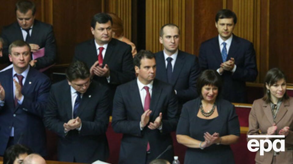 2 декабря, Верховная Рада Украины, ложа теперь уже нового Кабинета Министров