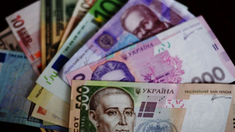 Гривна продолжает падать