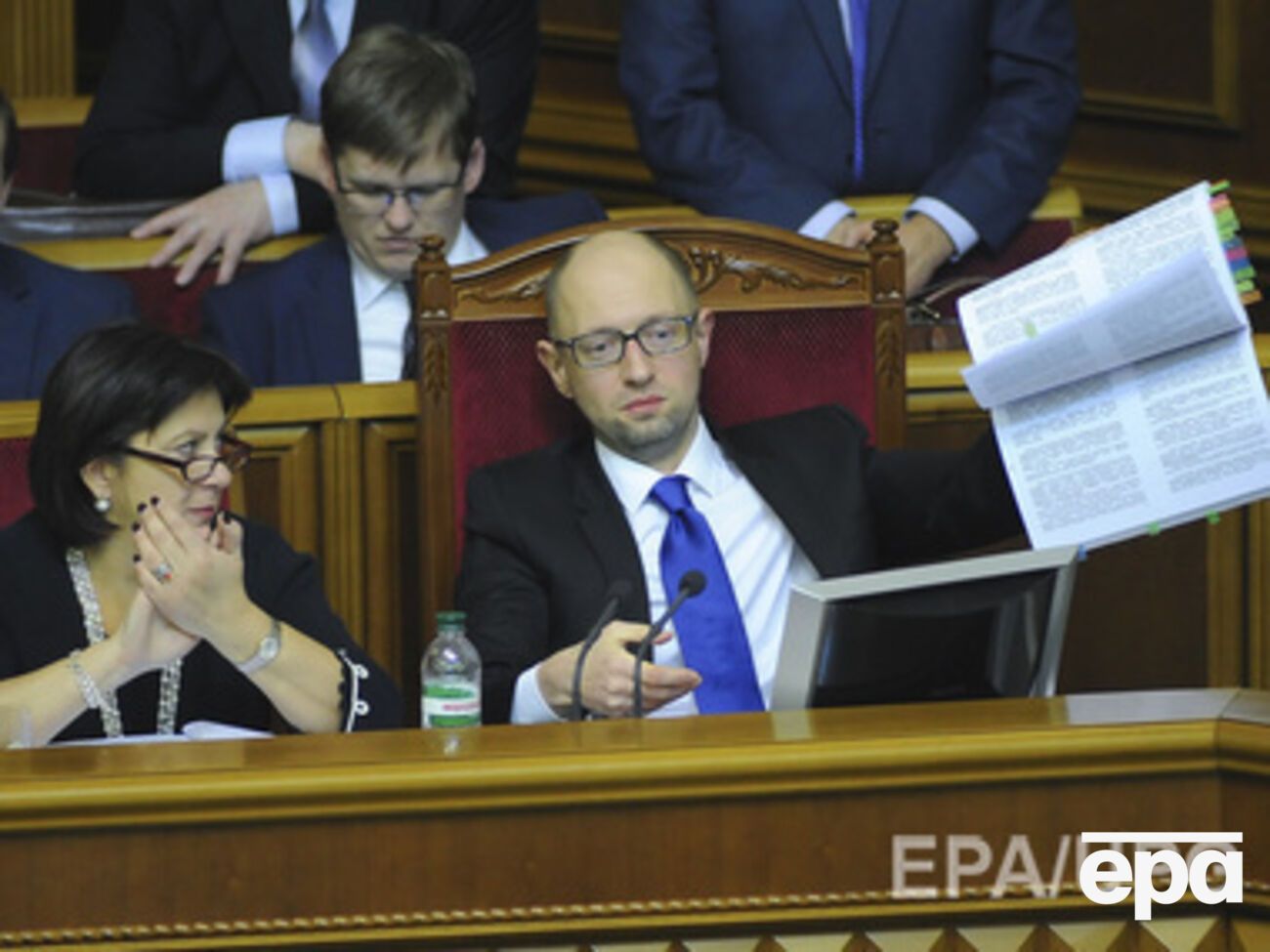 Яценюк пообещал пересмотреть некоторые статьи бюджета