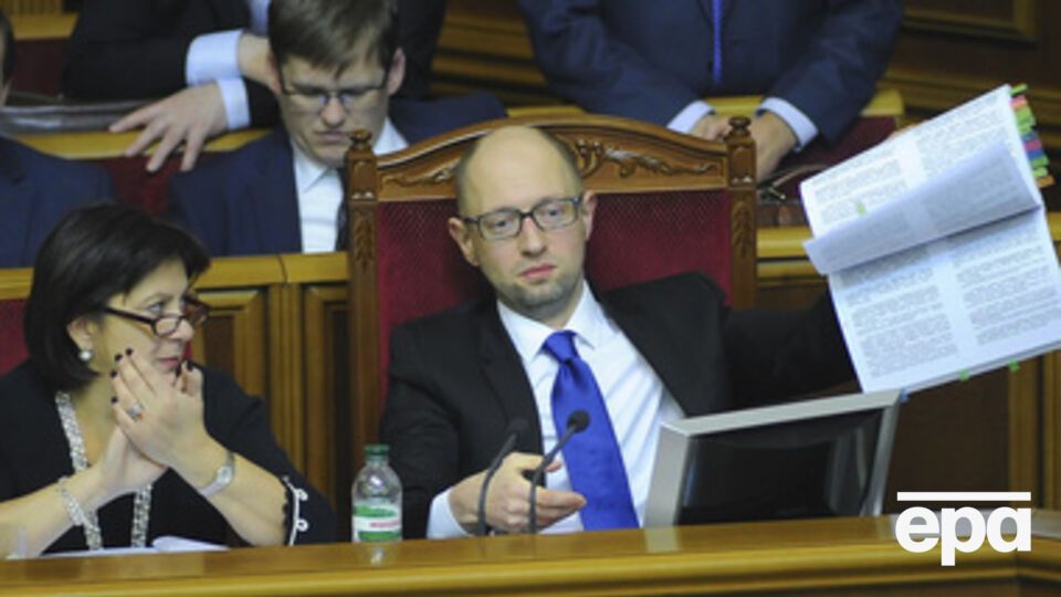 Яценюк пообещал пересмотреть некоторые статьи бюджета