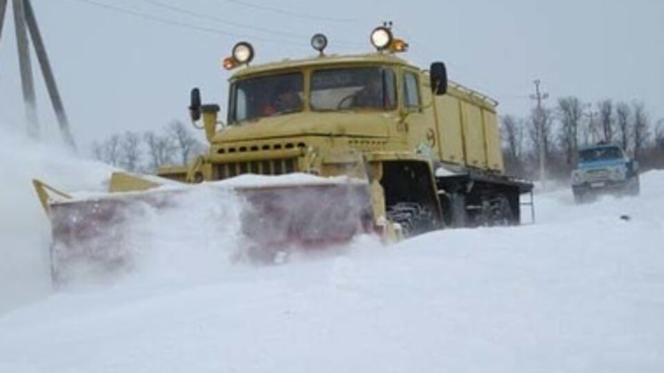 Работы по расчистке дорог от снежного покрова продолжаются