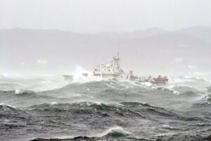 На переправе действует штормовое предупреждение