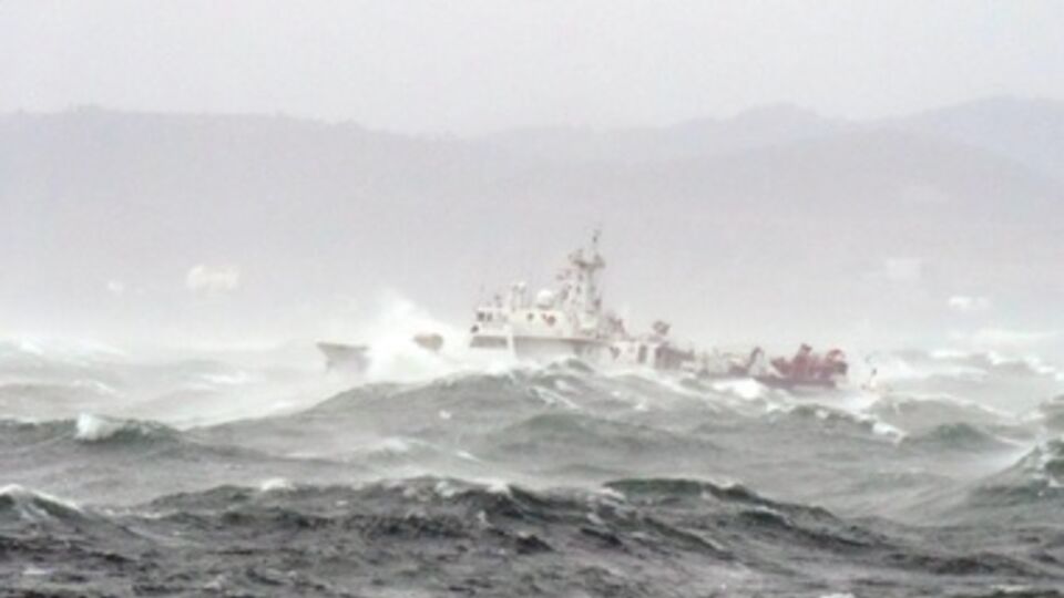 На переправе действует штормовое предупреждение