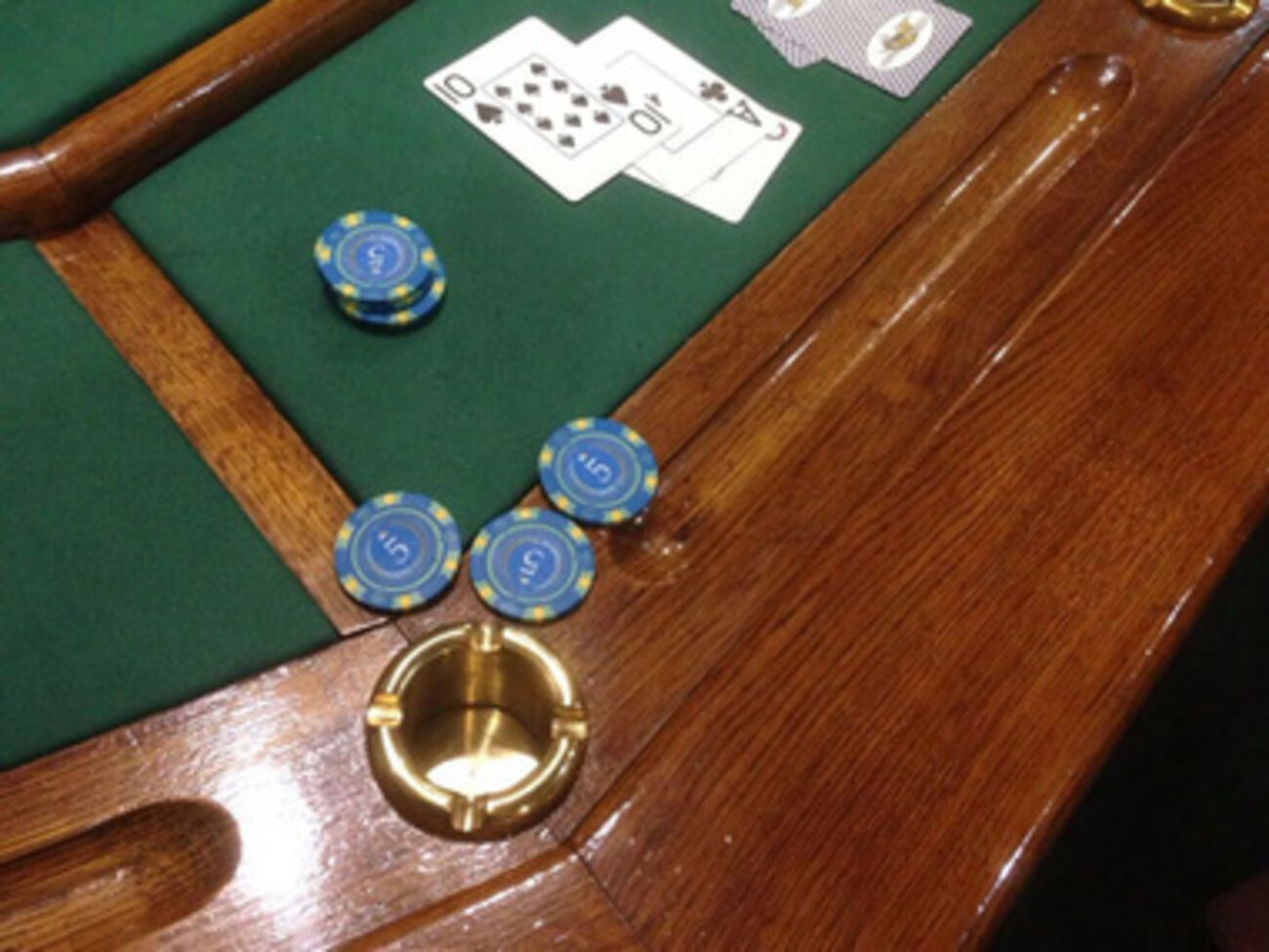 В нелегальном казино нашли фишки на 1 млн гривен