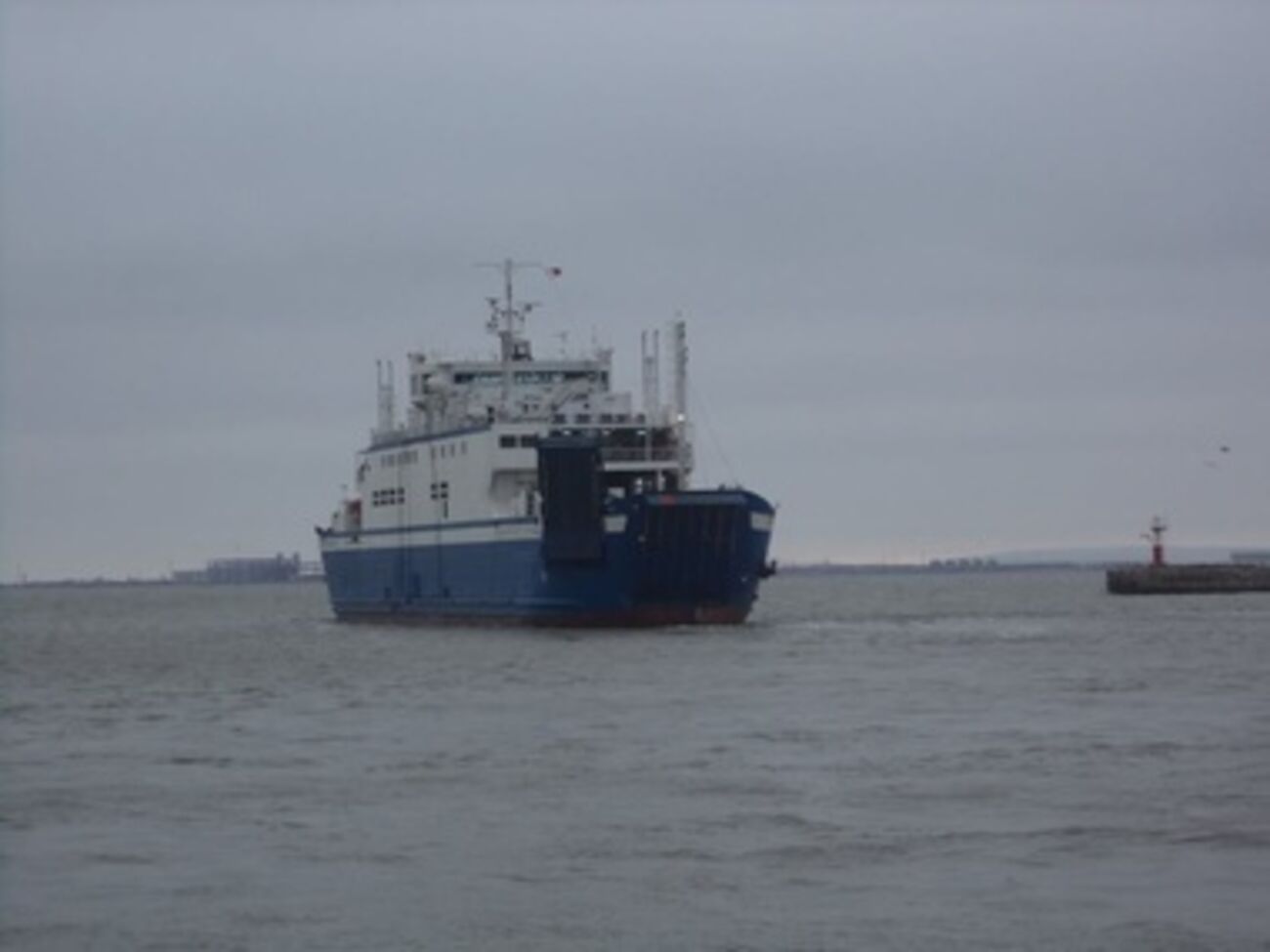 Керченская переправа пока что работает