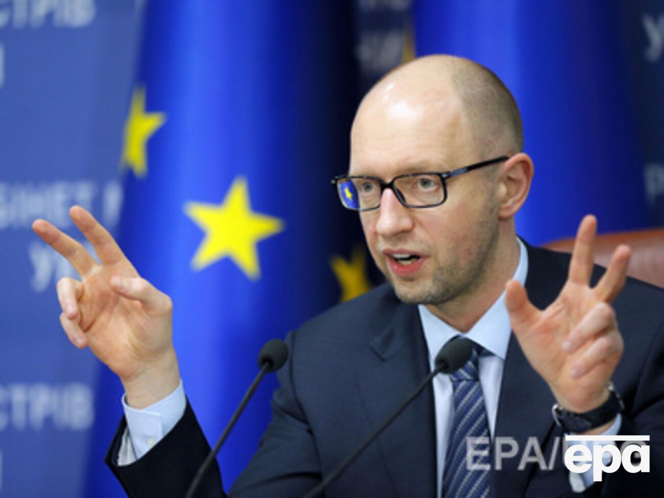 Яценюк назвал пути стабилизации гривны