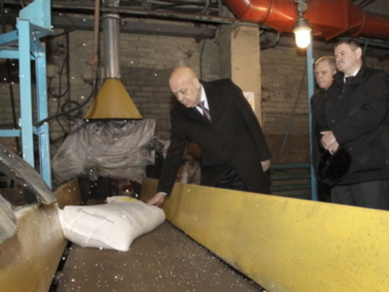 Завод опять начал работу