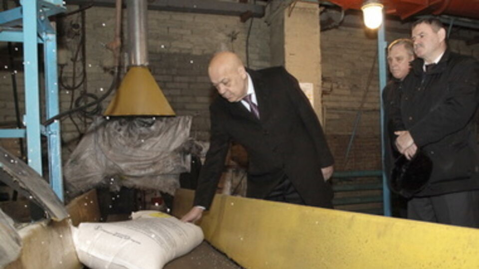 Завод опять начал работу