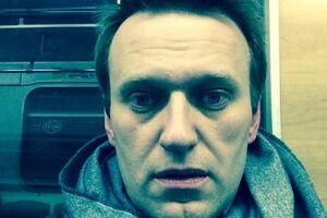 Навальный едет в метро
