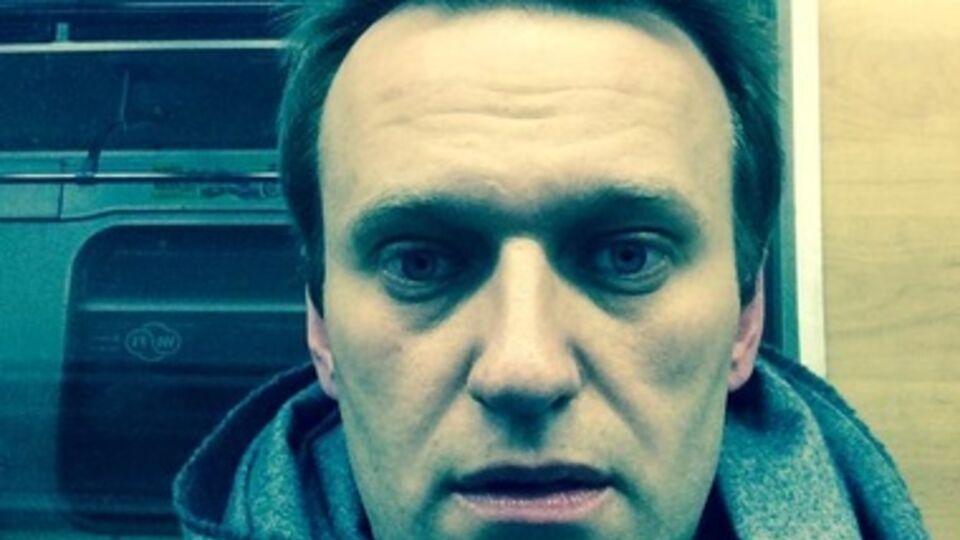 Навальный едет в метро