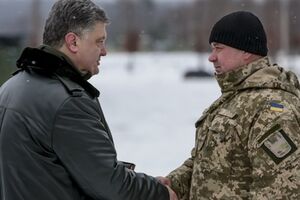 Порошенко передал львовским силовикам 100 единиц боевой техники и два вертолета. Фоторепортаж