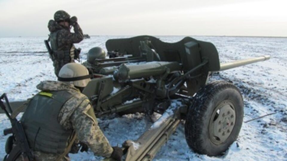 Украинских военных обстреливали целый день