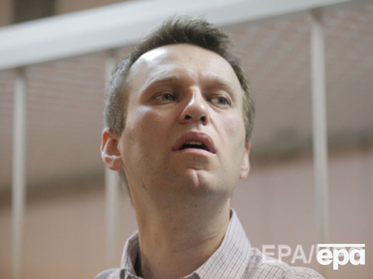 Навального удерживают в квартире