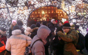 Митингующие "захватили" шар на Манежной площади