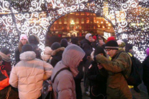 Митингующие "захватили" шар на Манежной площади