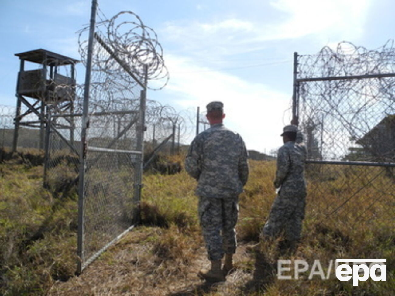 С мужчин сняты все обвинения, но из соображений безопасности они не могут быть отправлены домой