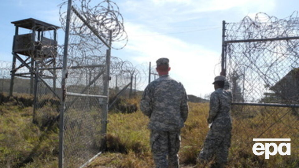 С мужчин сняты все обвинения, но из соображений безопасности они не могут быть отправлены домой