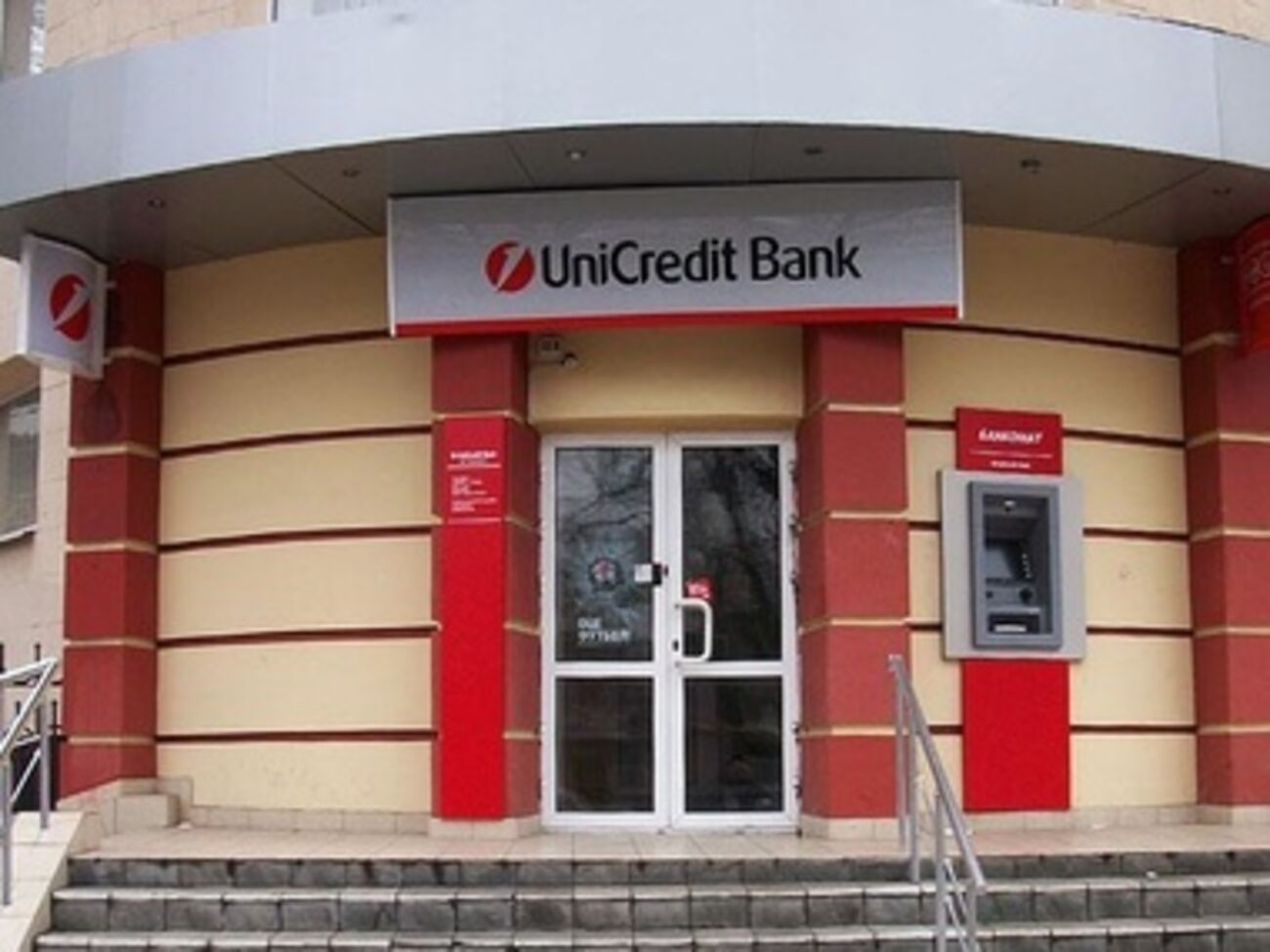 В Алчевске захвачено отделение банка