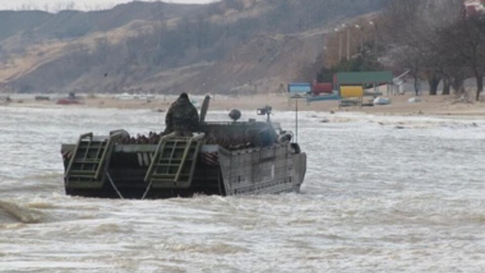 Под Мариуполем прошли военные учения