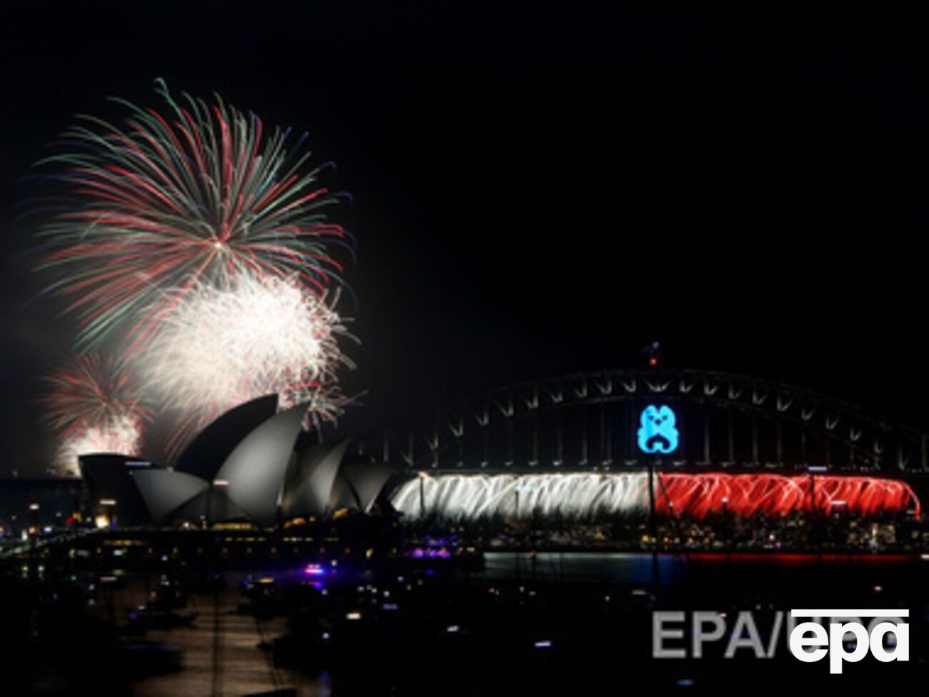 В австралийском Сиднее 2015 год еще не наступил, но празднования уже начались