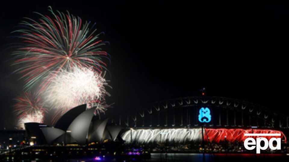 В австралийском Сиднее 2015 год еще не наступил, но празднования уже начались