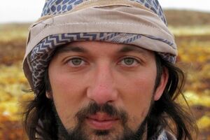 На странице Романа Немучинского в Facebook указано, что он родом из Днепропетровска