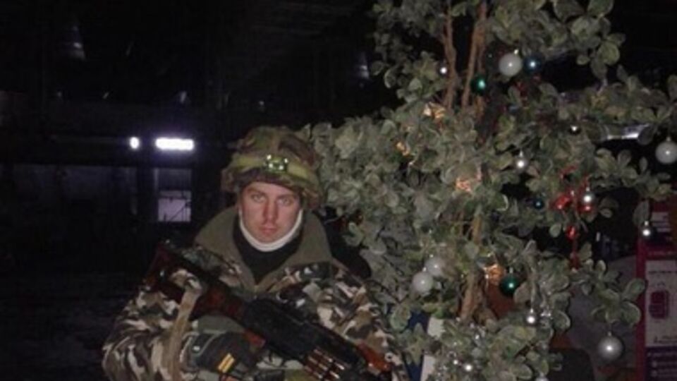 У защитников аэропорта есть своя новогодняя елка