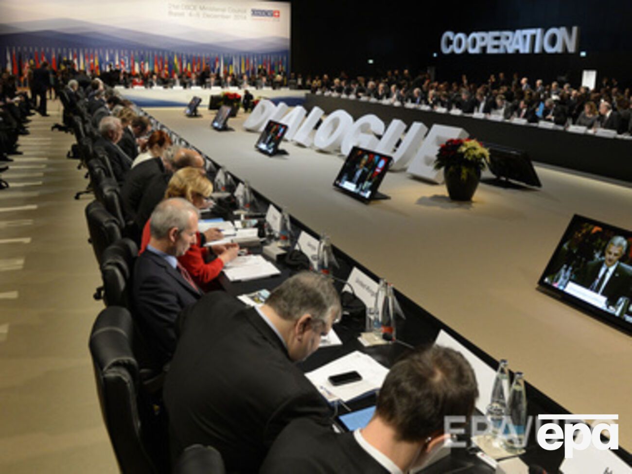 Брифинг Джемилева открыл совещание