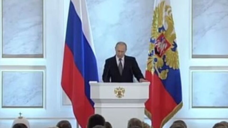 Владимир Путин заявил, что " невозможно поддерживать вооруженный захват власти в Украине"