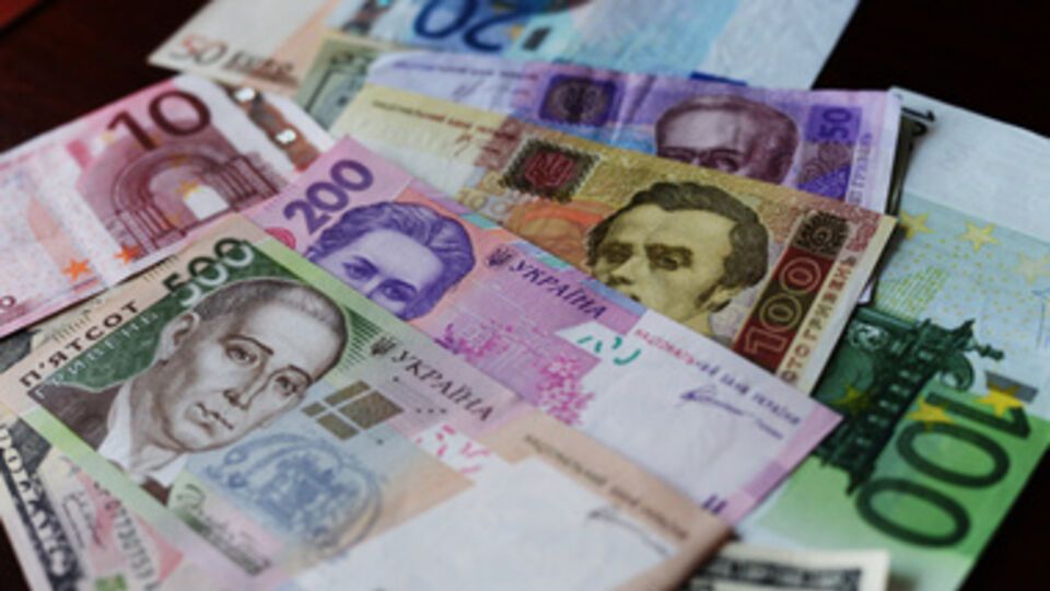 Гривна теряет позиции