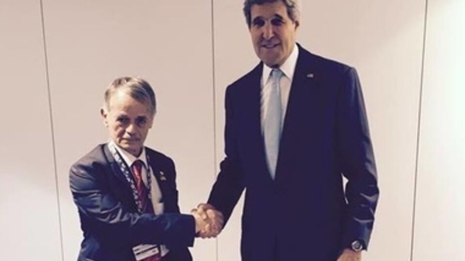 Мустафа Джемилев и Джон Керри во время встречи