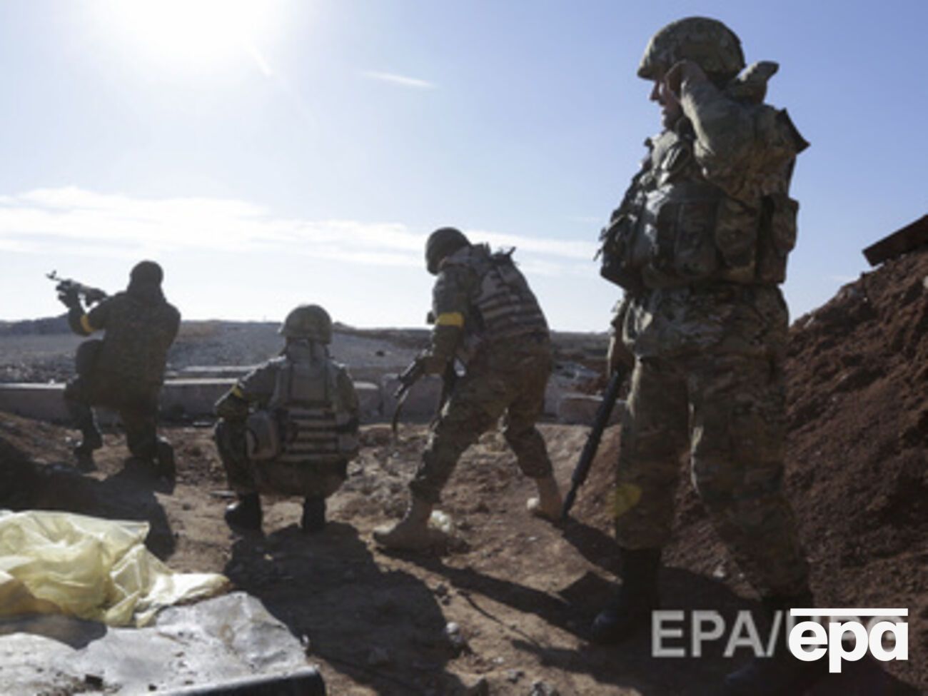 Украинские военные обороняют донецкий аэропорт с лета