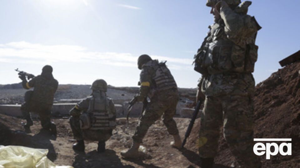 Украинские военные обороняют донецкий аэропорт с лета