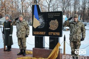 В Киеве открыли мемориальную стеллу "Защитнику Отечества". Фоторепортаж