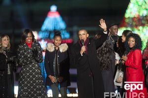 Обама зажег елку