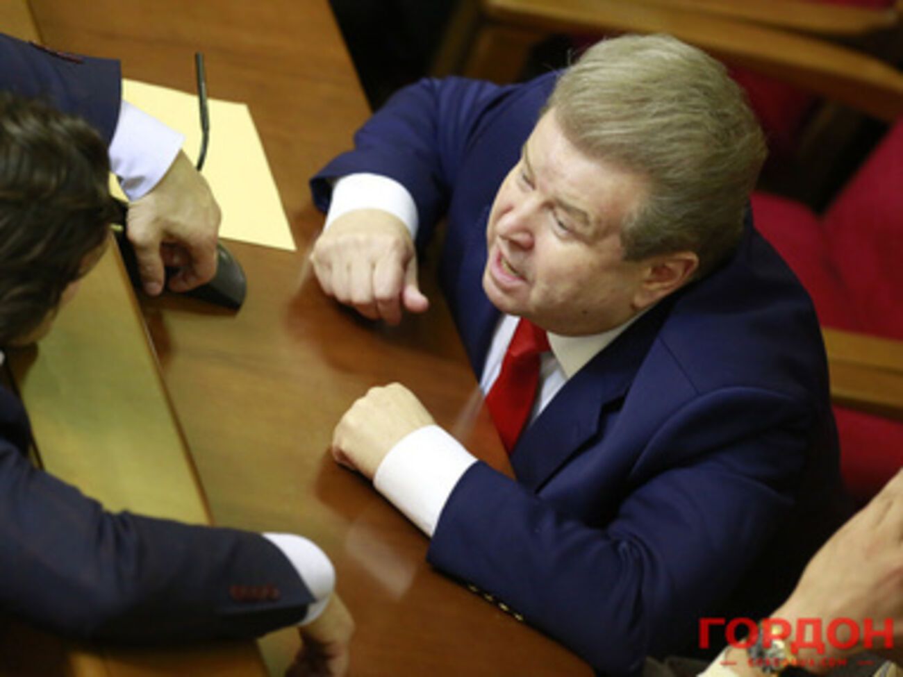 Официально. Поплавский не голосовал за диктаторские законы