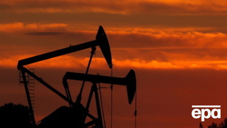 Санкционные ограничения ЕС коснулись трех российских нефтегазовых компаний – "Газпром нефти", "Роснефти" и "Транснефти"