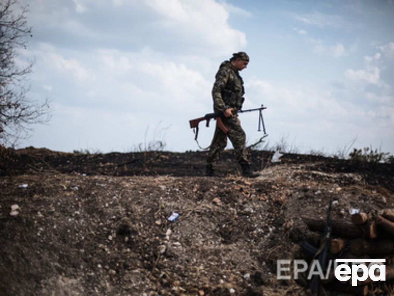 Боевики, по данным штаба АТО, продолжают обстреливать украинских военных
