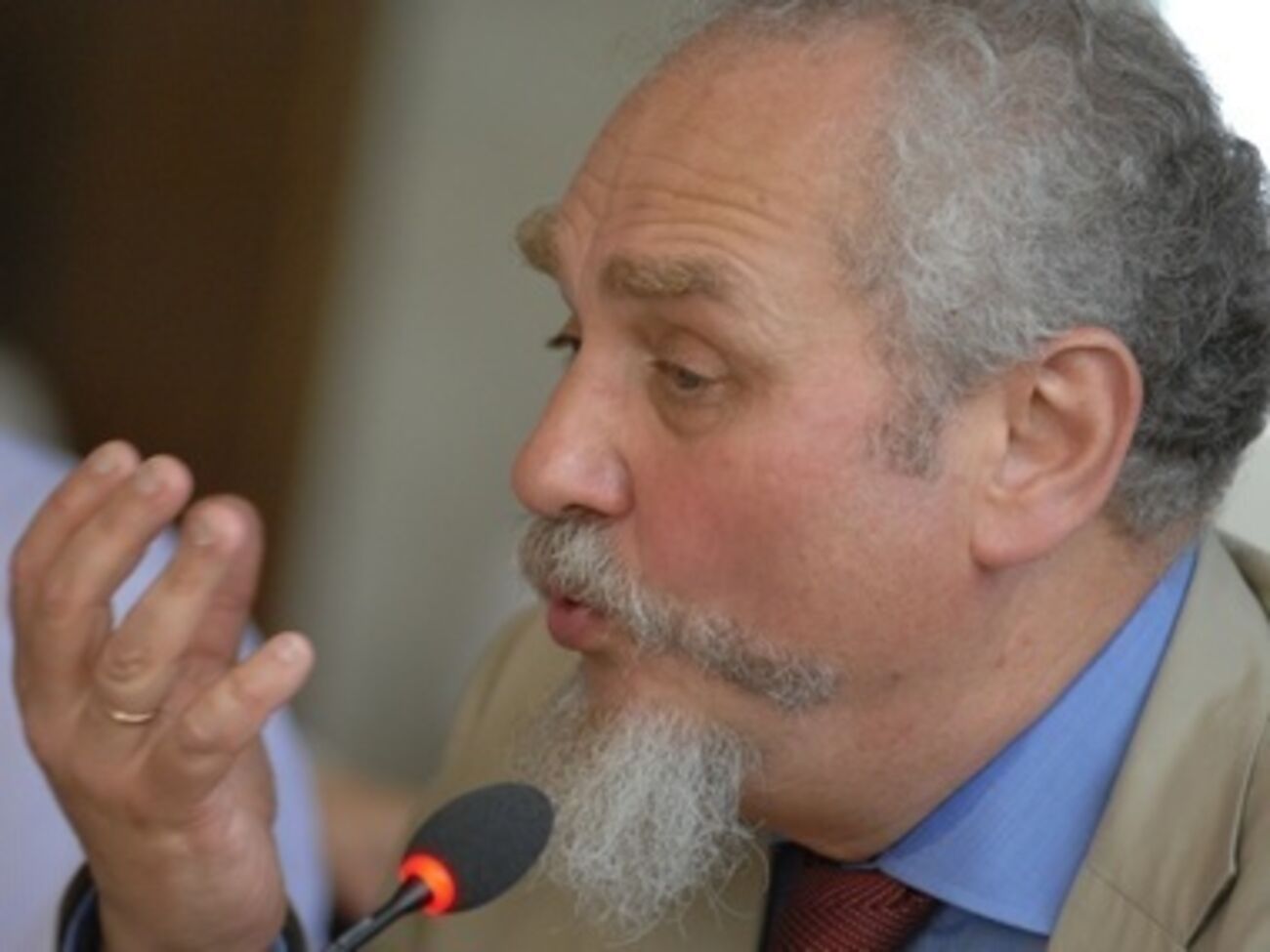 Professor Zubov thinks that because of the problems inside Russia, the agression in Ukraine could be less strong