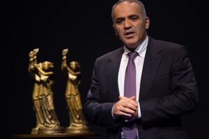 Гарри Каспаров: Рядом с Путиным нет никого. Он один