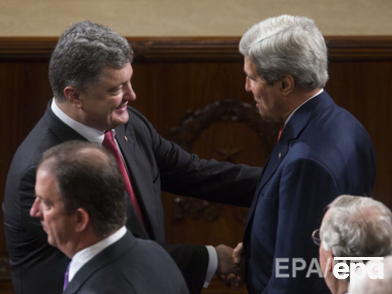 Порошенко и Керри обсудили ситуацию на Донбассе