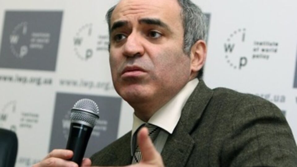 Экономический кризис в России уничтожит мнимый мир на Кавказе, считает Каспаров