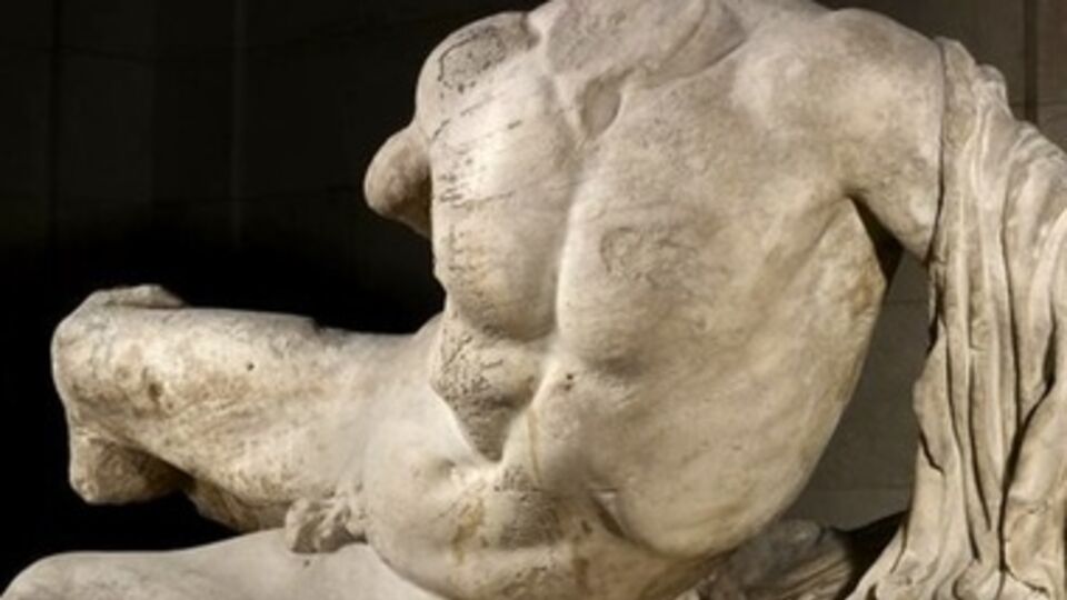 Статуя речного бога Илиссоса, которую временно передали Эрмитажу