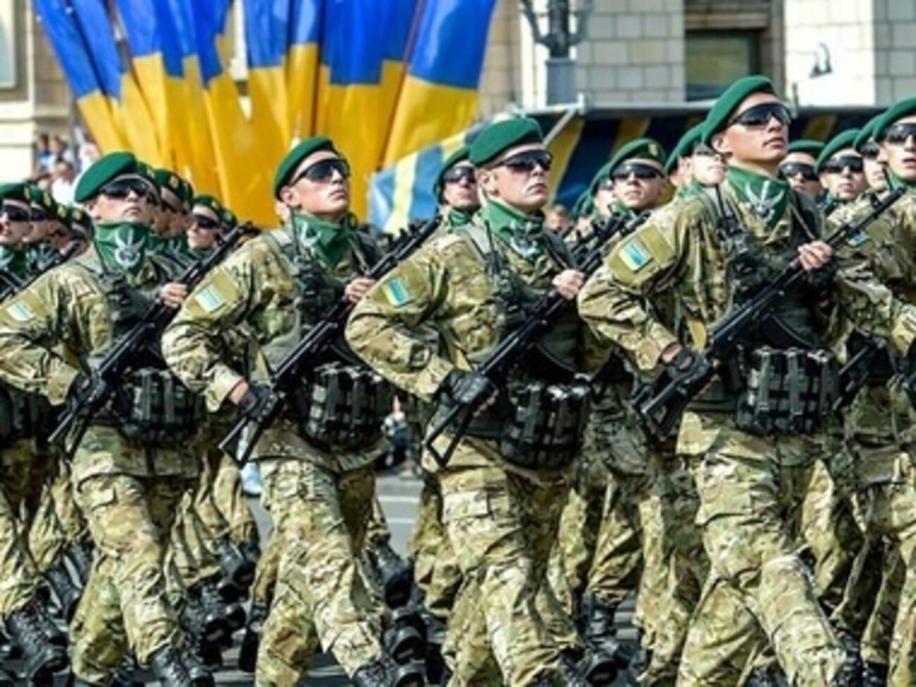 Президент поздравил военных