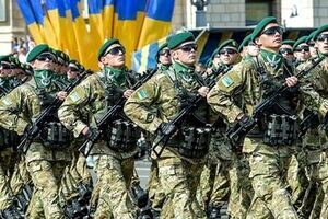 Президент поздравил военных