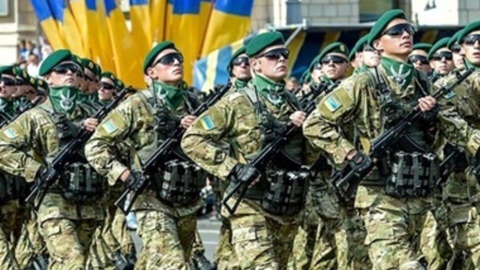 Президент поздравил военных