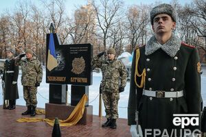 Украинские солдаты ценой своей жизни останавливает агрессора, заявил Яценюк