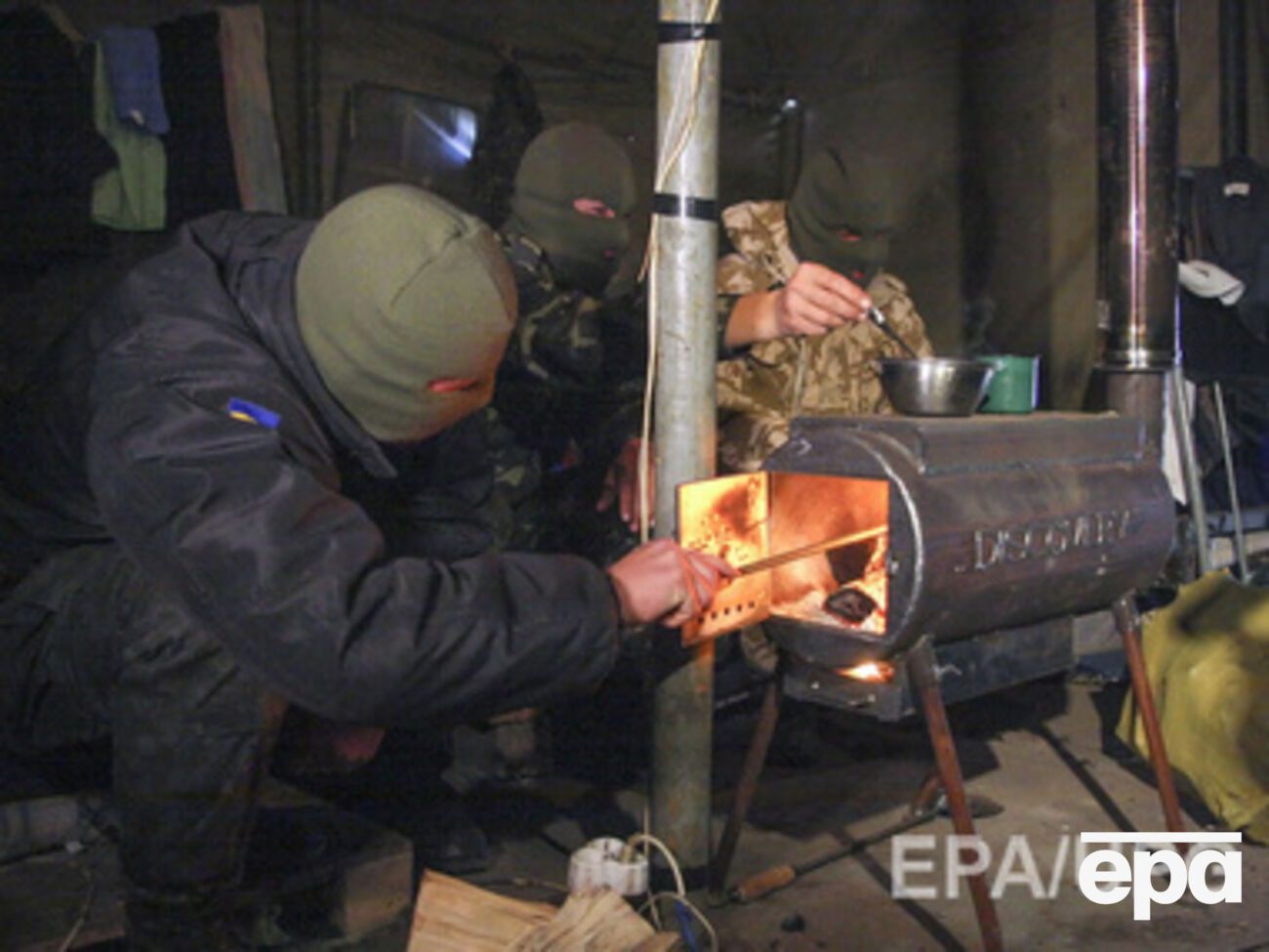 Украинские военные на передовой живут под постоянными обстрелами