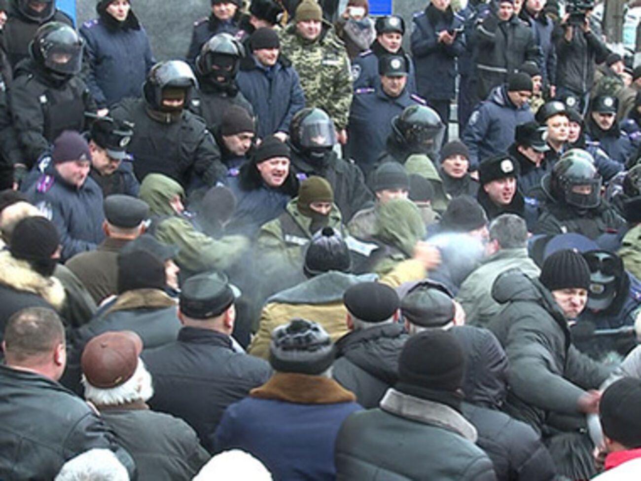 Беспорядки возле Винницкой облгосадминистрации